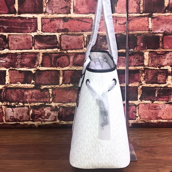 Michael Kors Drawstring Jet Set Tote - Picture 4 of 8